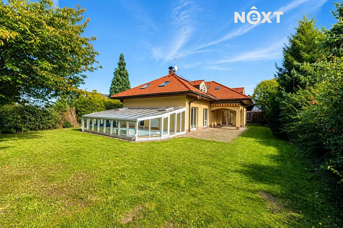 Prodej rodinného domu 337 m², pozemek 915 m²